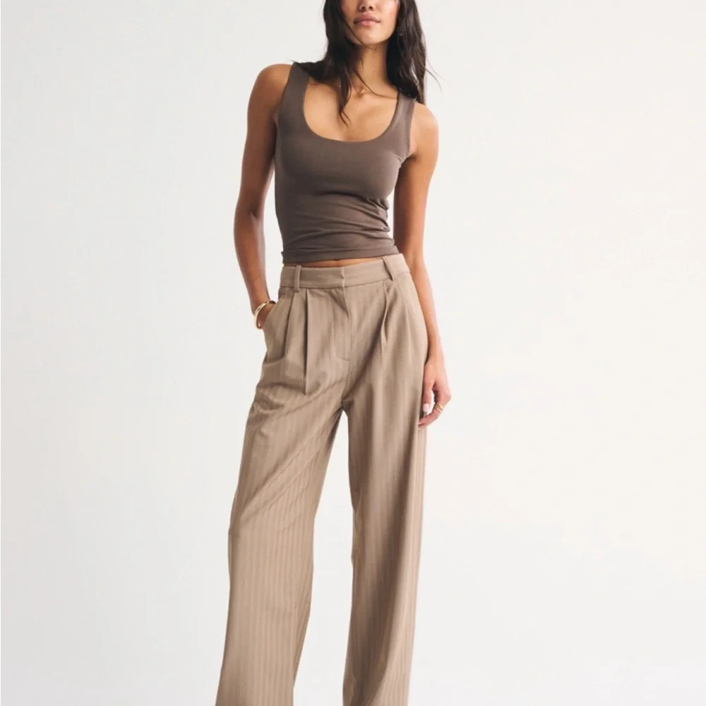 NWT Abercrombie & fitch bra free Scoopneck tank - Picture 2 of 7